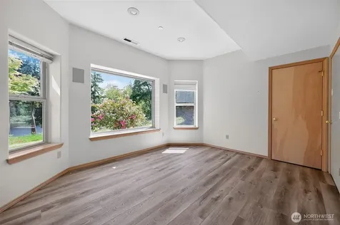 18432 W Lake Desire Drive SE Renton WA 98058