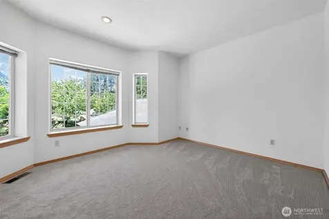 18432 W Lake Desire Drive SE Renton WA 98058
