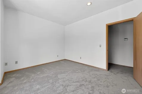 18432 W Lake Desire Drive SE Renton WA 98058