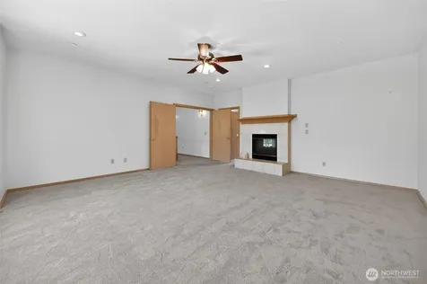 18432 W Lake Desire Drive SE Renton WA 98058