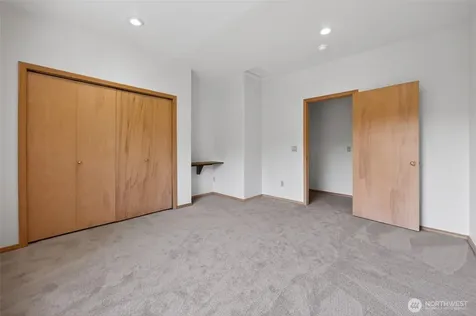 18432 W Lake Desire Drive SE Renton WA 98058