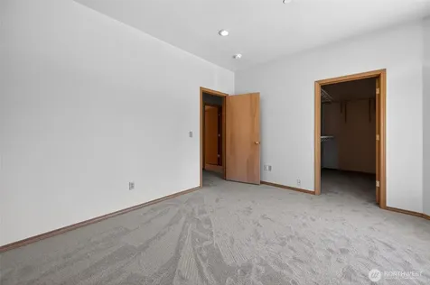 18432 W Lake Desire Drive SE Renton WA 98058