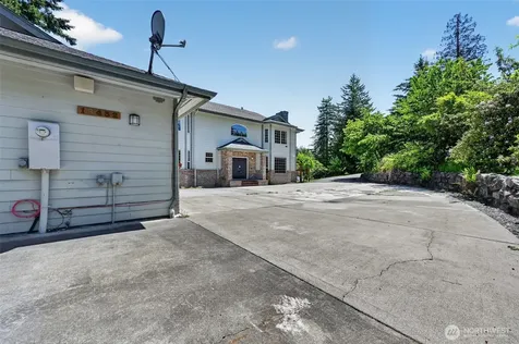 18432 W Lake Desire Drive SE Renton WA 98058