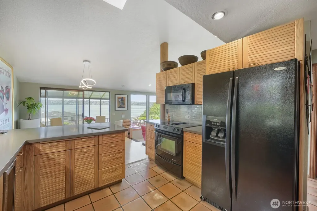 6430 E Side Drive NE Tacoma WA 98422