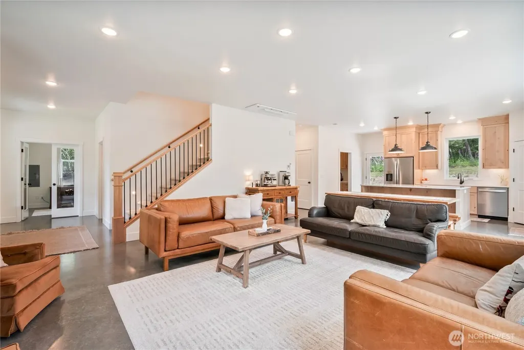 1013 N Bodine Road Kelso WA 98626