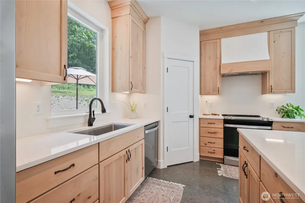 1013 N Bodine Road Kelso WA 98626