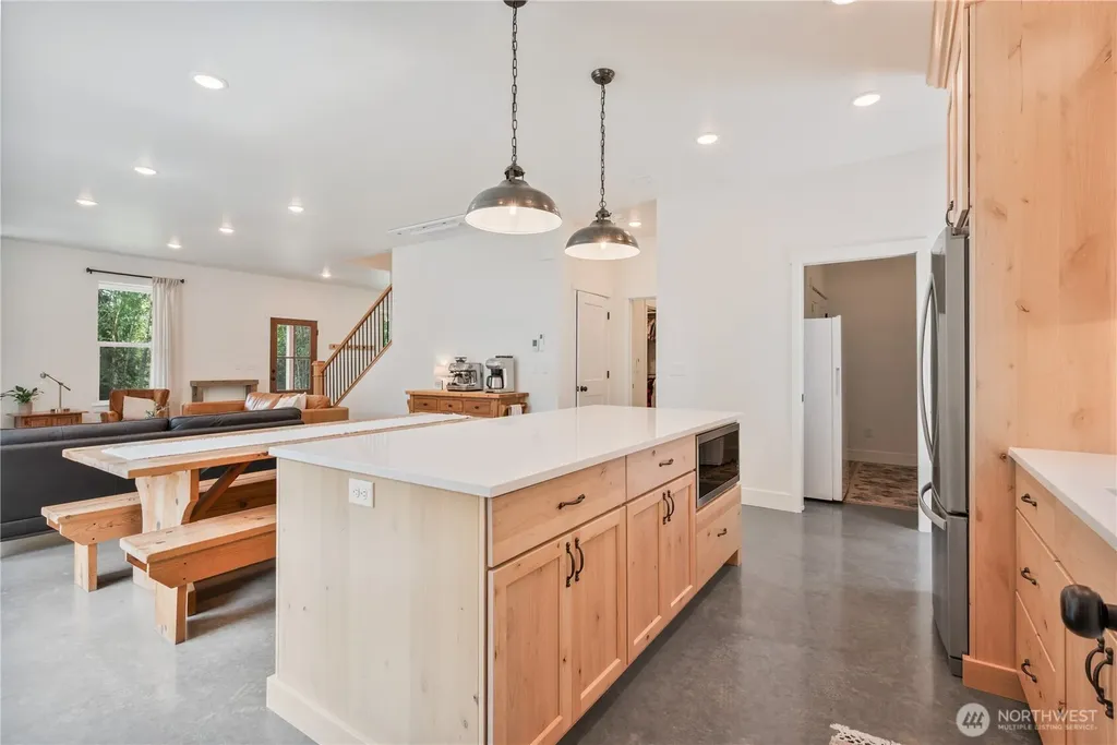1013 N Bodine Road Kelso WA 98626