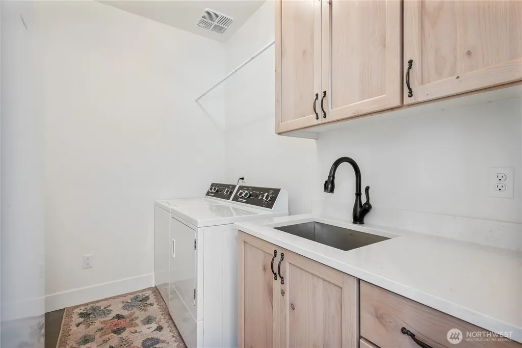 1013 N Bodine Road Kelso WA 98626