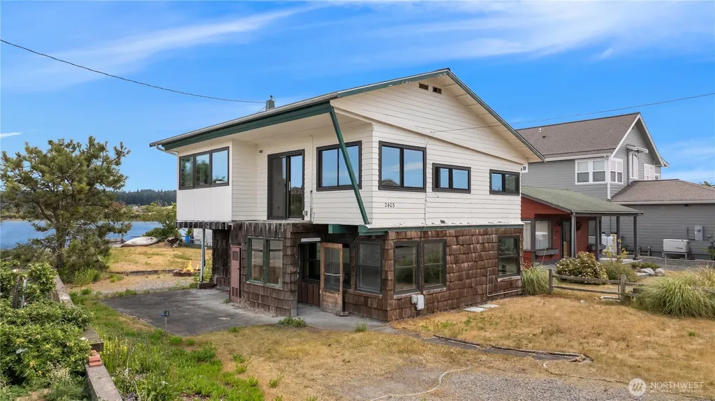 2403 Sunlight Beach Road Clinton WA 98236