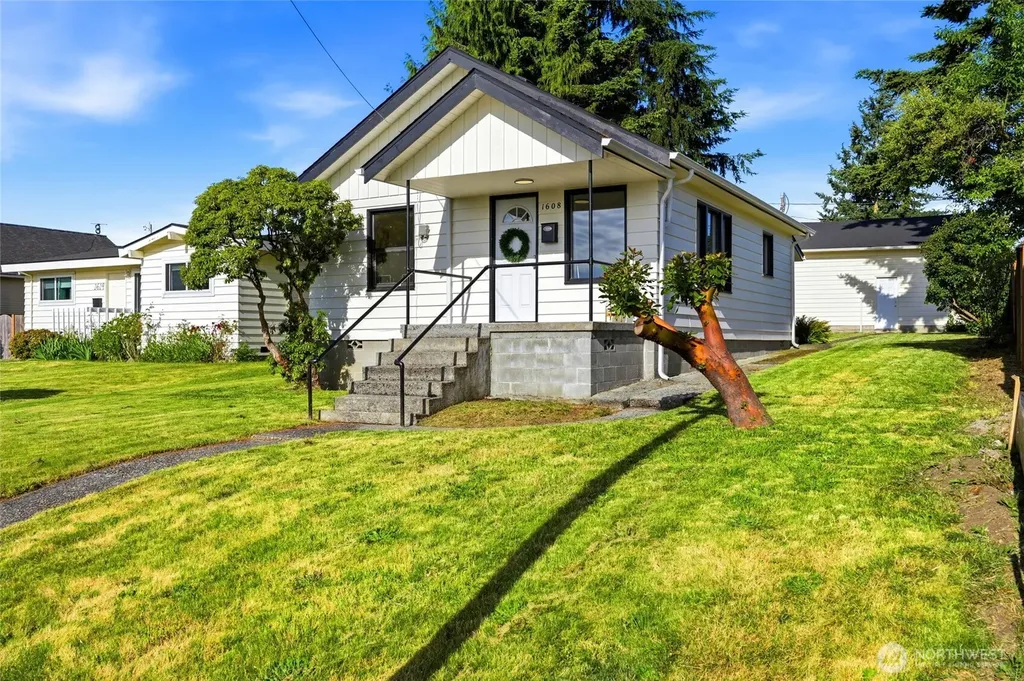 1608 Cedar Street Everett WA 98201