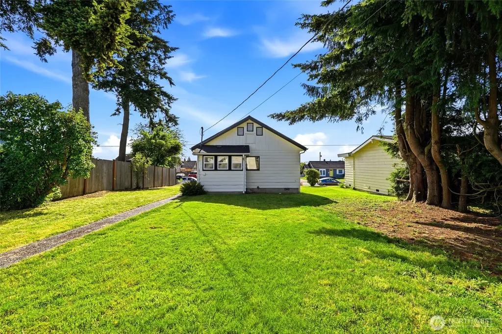 1608 Cedar Street Everett WA 98201