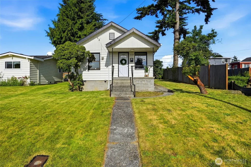 1608 Cedar Street Everett WA 98201