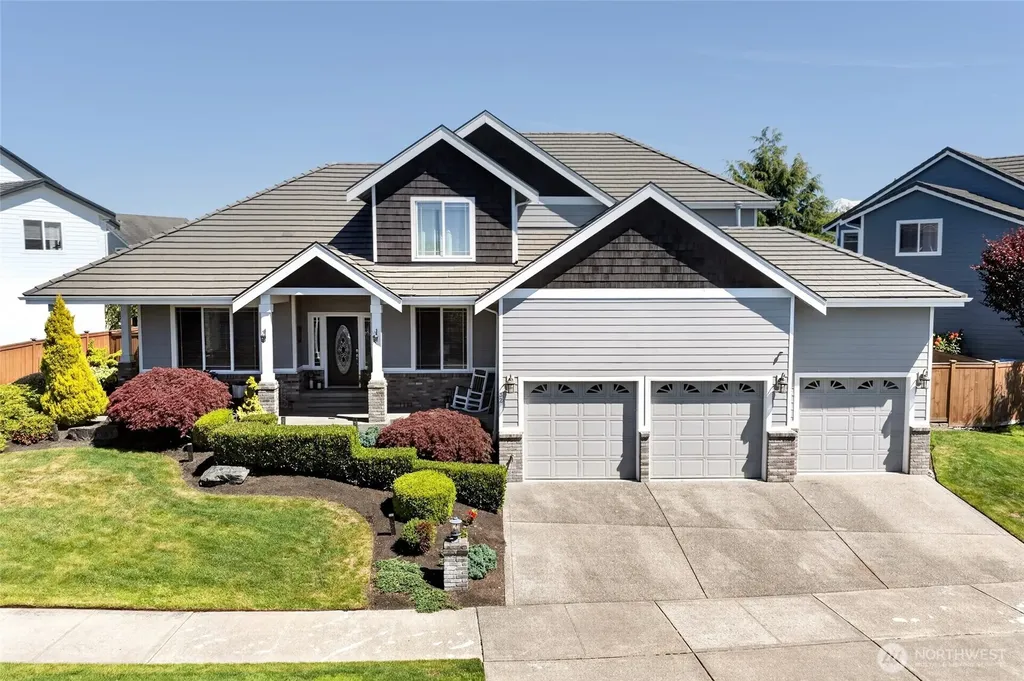 32 Mount Rainier Loop E Bonney Lake WA 98391
