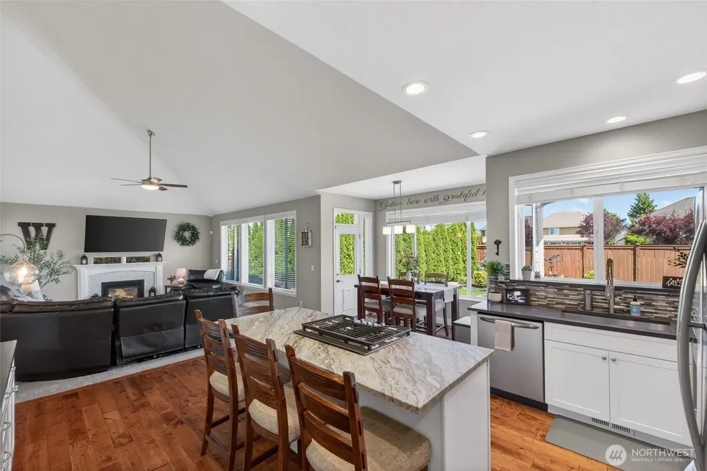 32 Mount Rainier Loop E Bonney Lake WA 98391