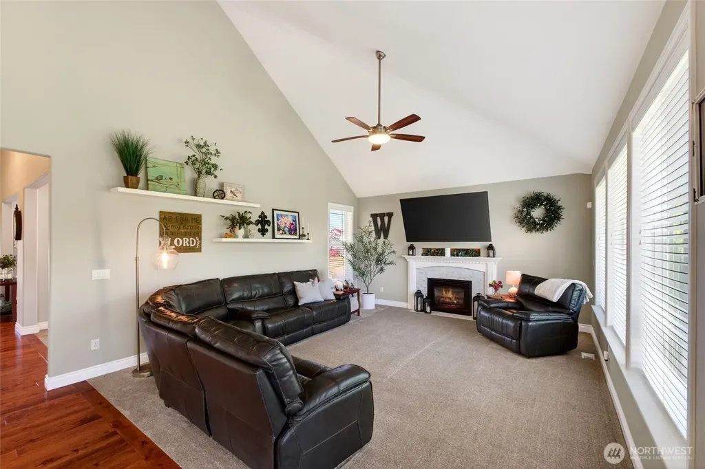 32 Mount Rainier Loop E Bonney Lake WA 98391