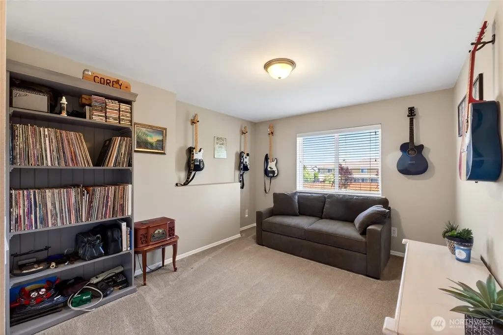 32 Mount Rainier Loop E Bonney Lake WA 98391
