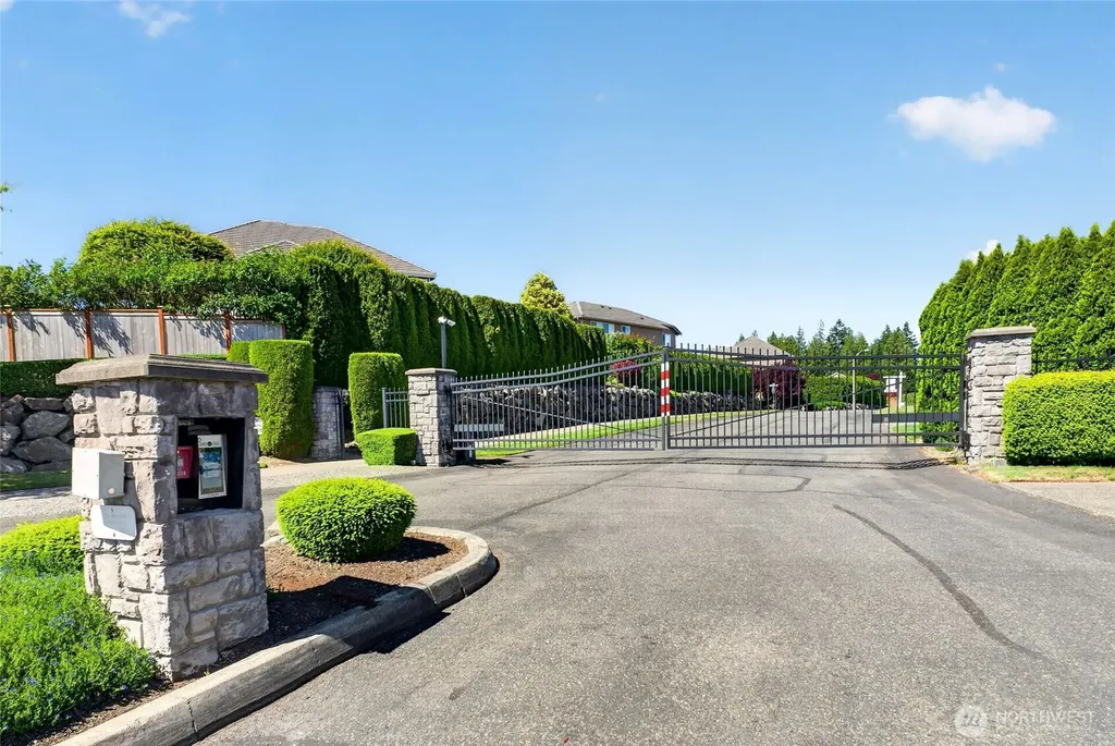 32 Mount Rainier Loop E Bonney Lake WA 98391