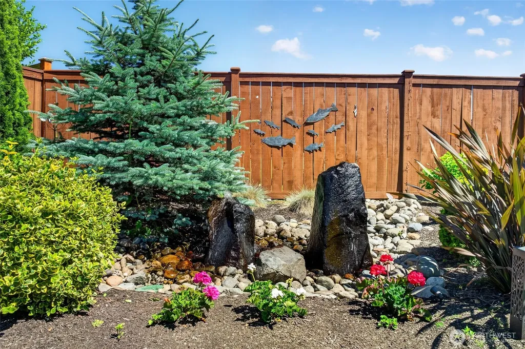 32 Mount Rainier Loop E Bonney Lake WA 98391