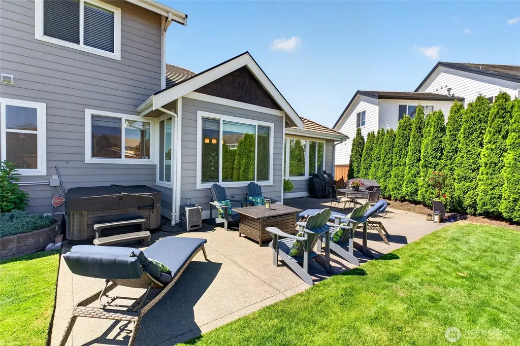 32 Mount Rainier Loop E Bonney Lake WA 98391