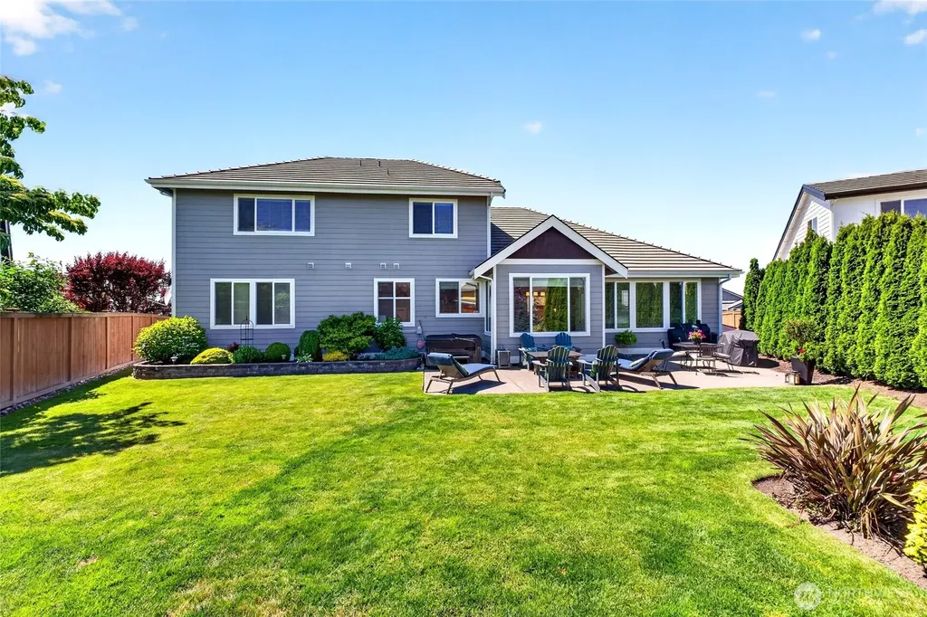 32 Mount Rainier Loop E Bonney Lake WA 98391