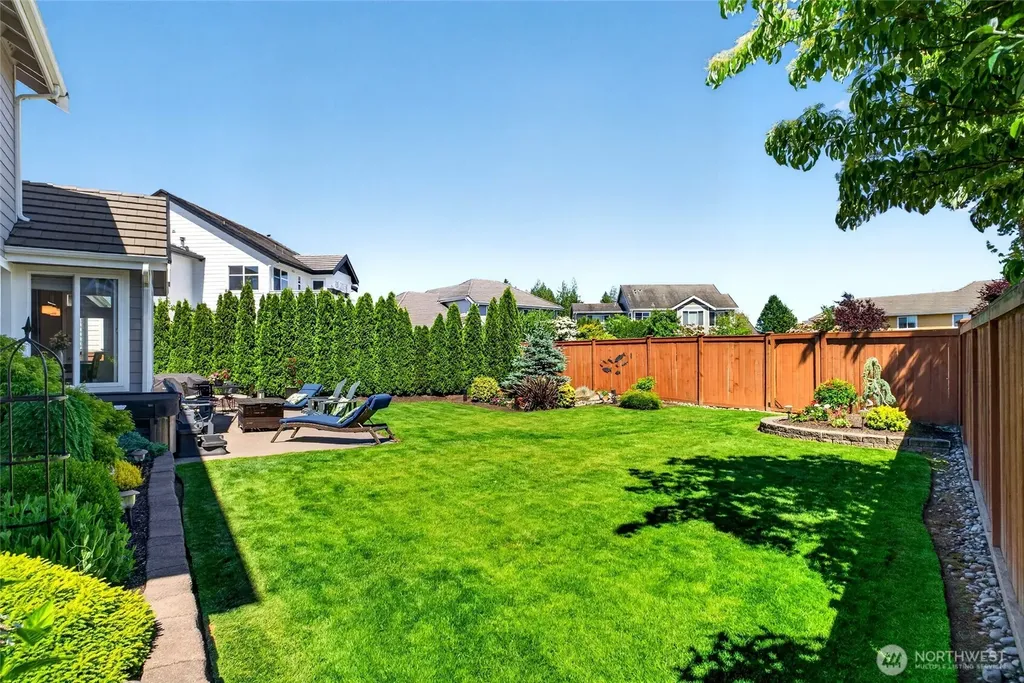 32 Mount Rainier Loop E Bonney Lake WA 98391