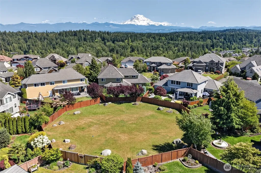 32 Mount Rainier Loop E Bonney Lake WA 98391