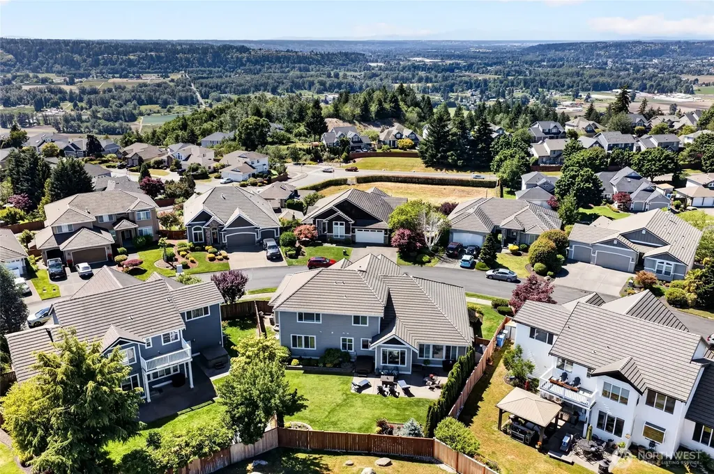 32 Mount Rainier Loop E Bonney Lake WA 98391