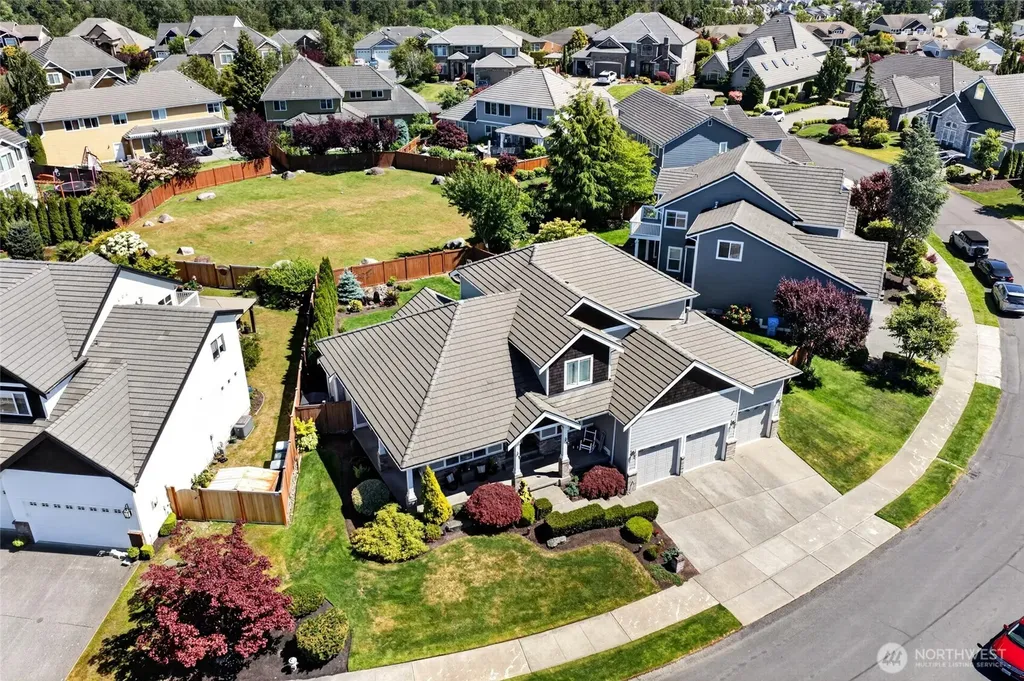 32 Mount Rainier Loop E Bonney Lake WA 98391