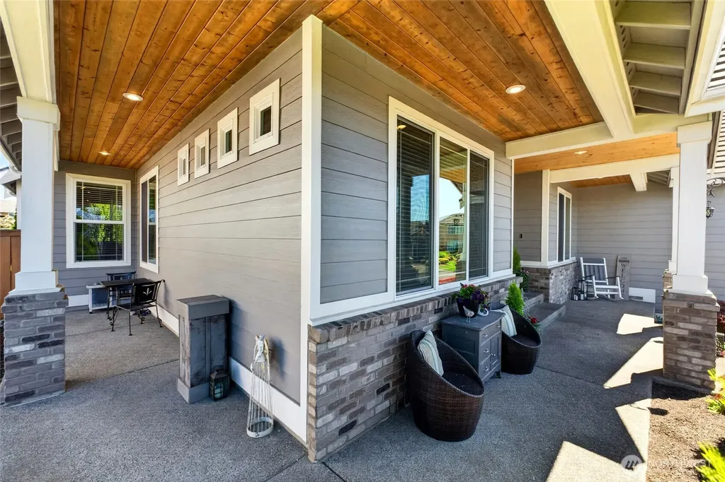 32 Mount Rainier Loop E Bonney Lake WA 98391