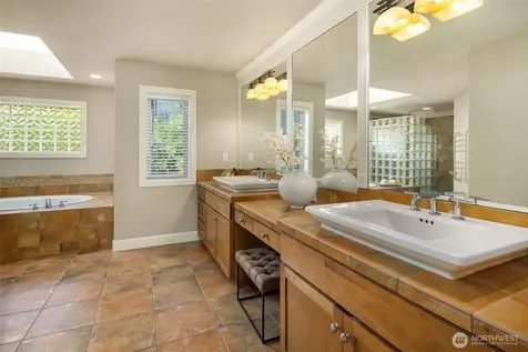 27520 SE 31st Place Sammamish WA 98075