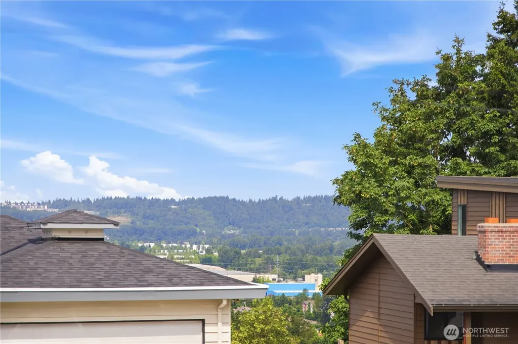 812 Alvord Avenue N Kent WA 98031