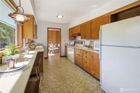 812 Alvord Avenue N Kent WA 98031