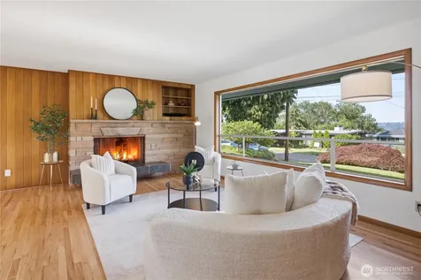 812 Alvord Avenue N Kent WA 98031