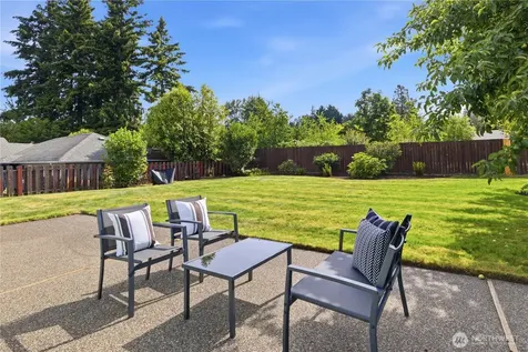 812 Alvord Avenue N Kent WA 98031