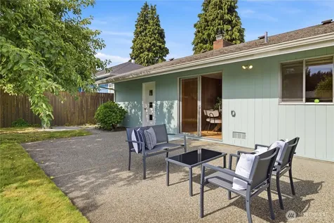 812 Alvord Avenue N Kent WA 98031