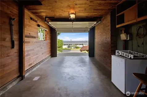 812 Alvord Avenue N Kent WA 98031