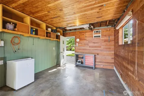 812 Alvord Avenue N Kent WA 98031