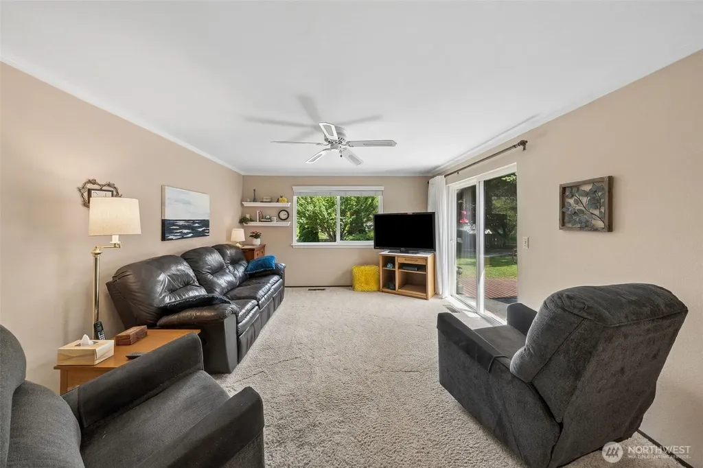 4201 7th Street SW Puyallup WA 98373