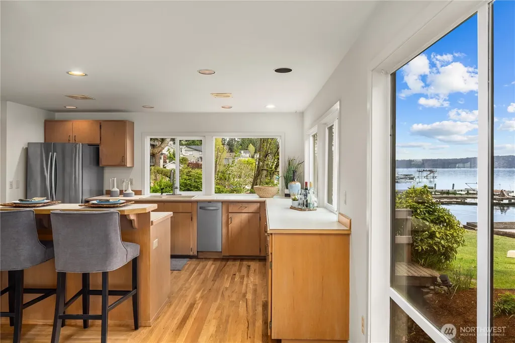 3418 W Lake Sammamish Parkway SE Bellevue WA 98008