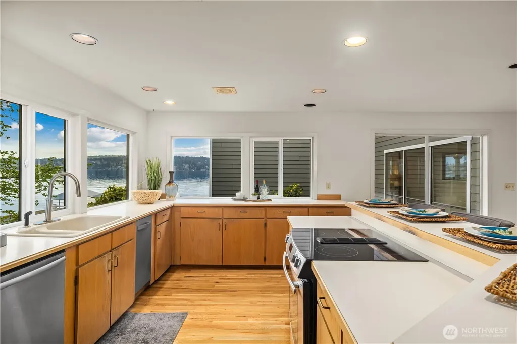 3418 W Lake Sammamish Parkway SE Bellevue WA 98008