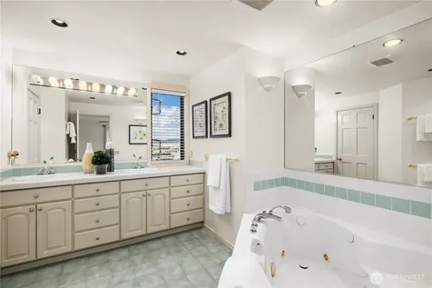 3418 W Lake Sammamish Parkway SE Bellevue WA 98008