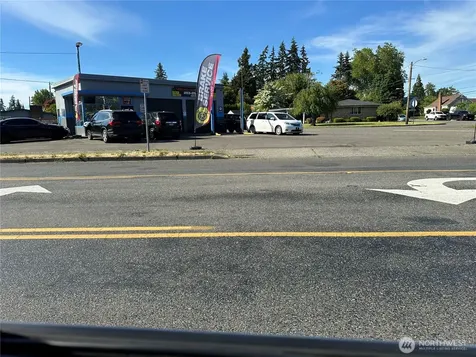 1707 West Pioneer Puyallup WA 98371