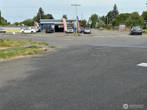 1707 West Pioneer Puyallup WA 98371