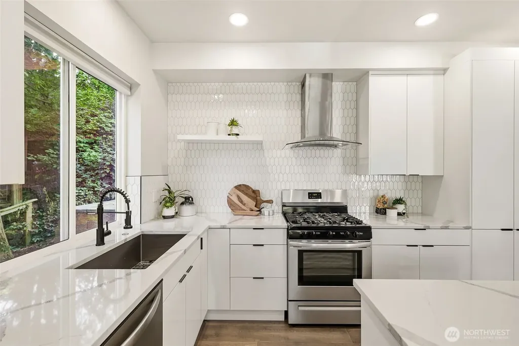 7511 Dumar Way SW Seattle WA 98106
