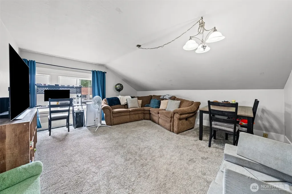 2102 N Oakes Street Tacoma WA 98406