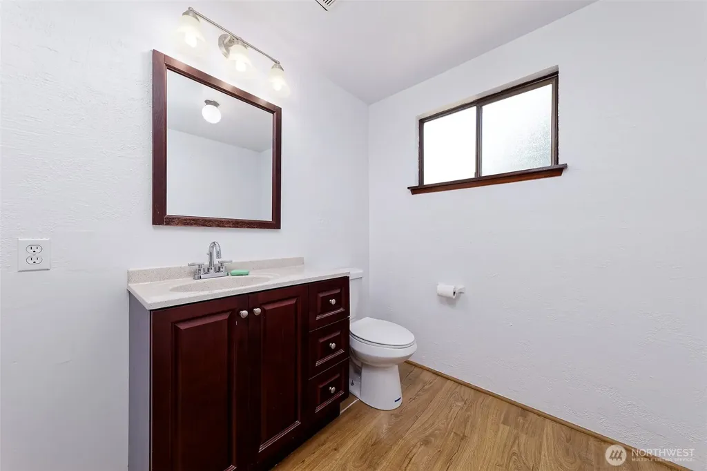 2064 Lake Boulevard Shelton WA 98584