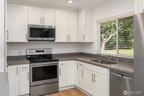 4910 NE 7th Street Renton WA 98059