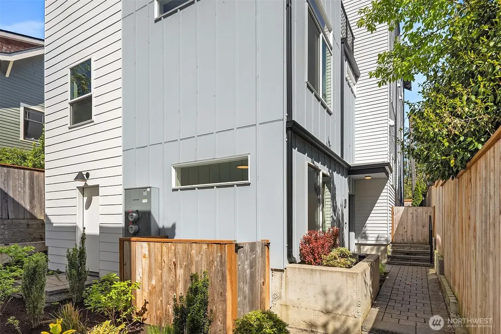1802 38th Avenue Seattle WA 98122