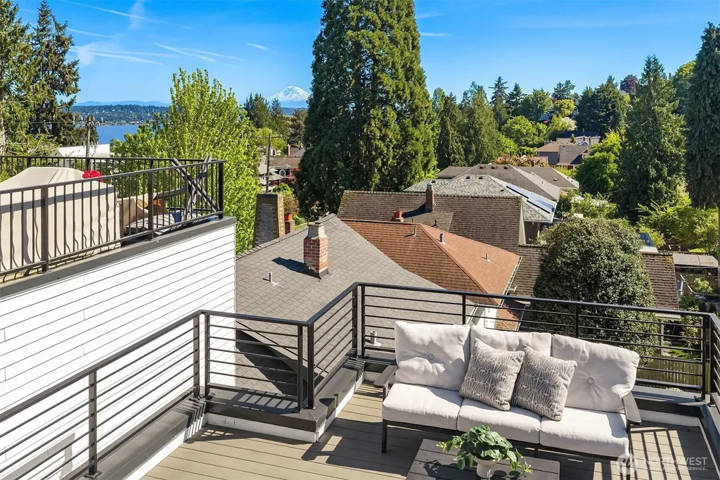 1802 38th Avenue Seattle WA 98122