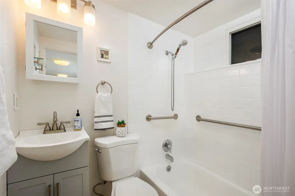 2515 S 118th Street Burien WA 98168